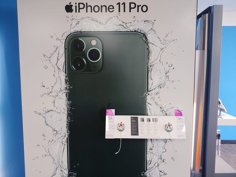 A display for phones that is empty.